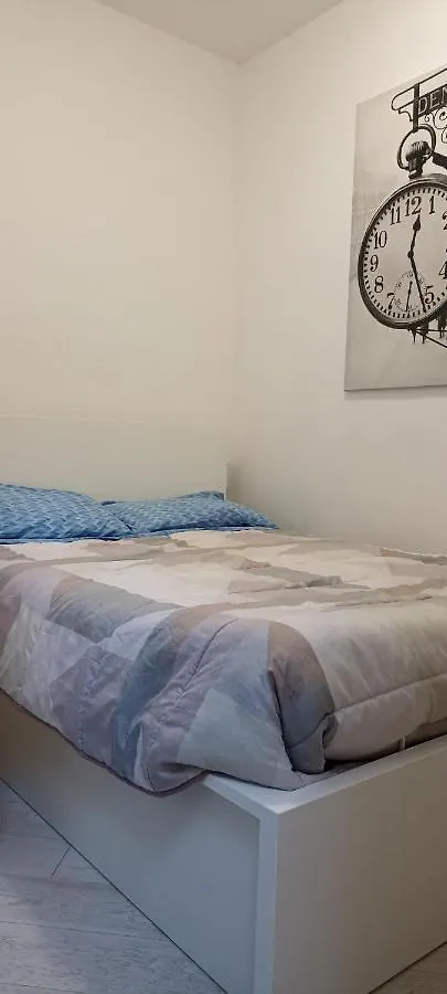 Rent Room Trastevere 로마 0*,